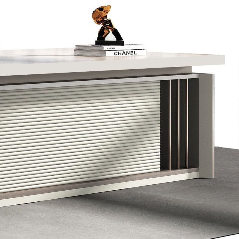 大型役員デスク|高級感 現代性 USBポート付き